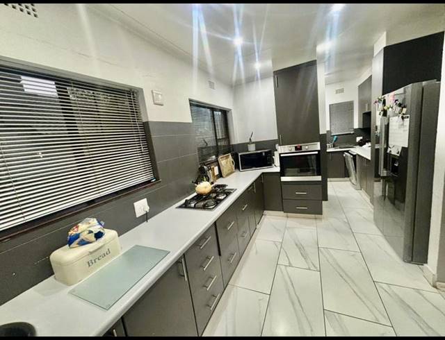 4 BEDROOM HOUSE FOR SALE IN VANDERBIJLPARK SE 3